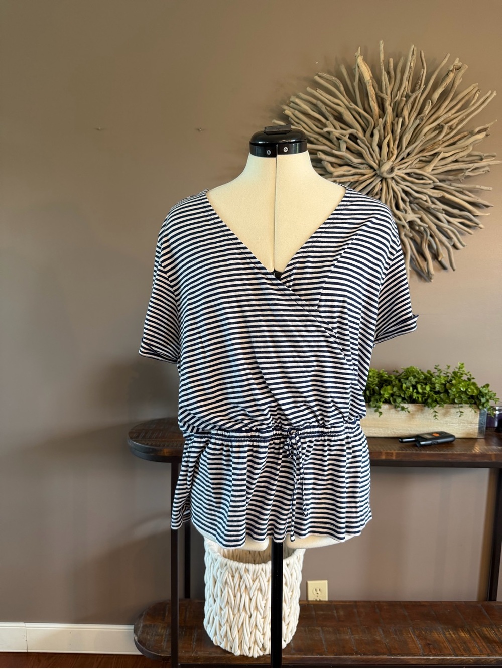 Vineyard Vines Navy Blue‎ and White Striped Short Sleeve Top